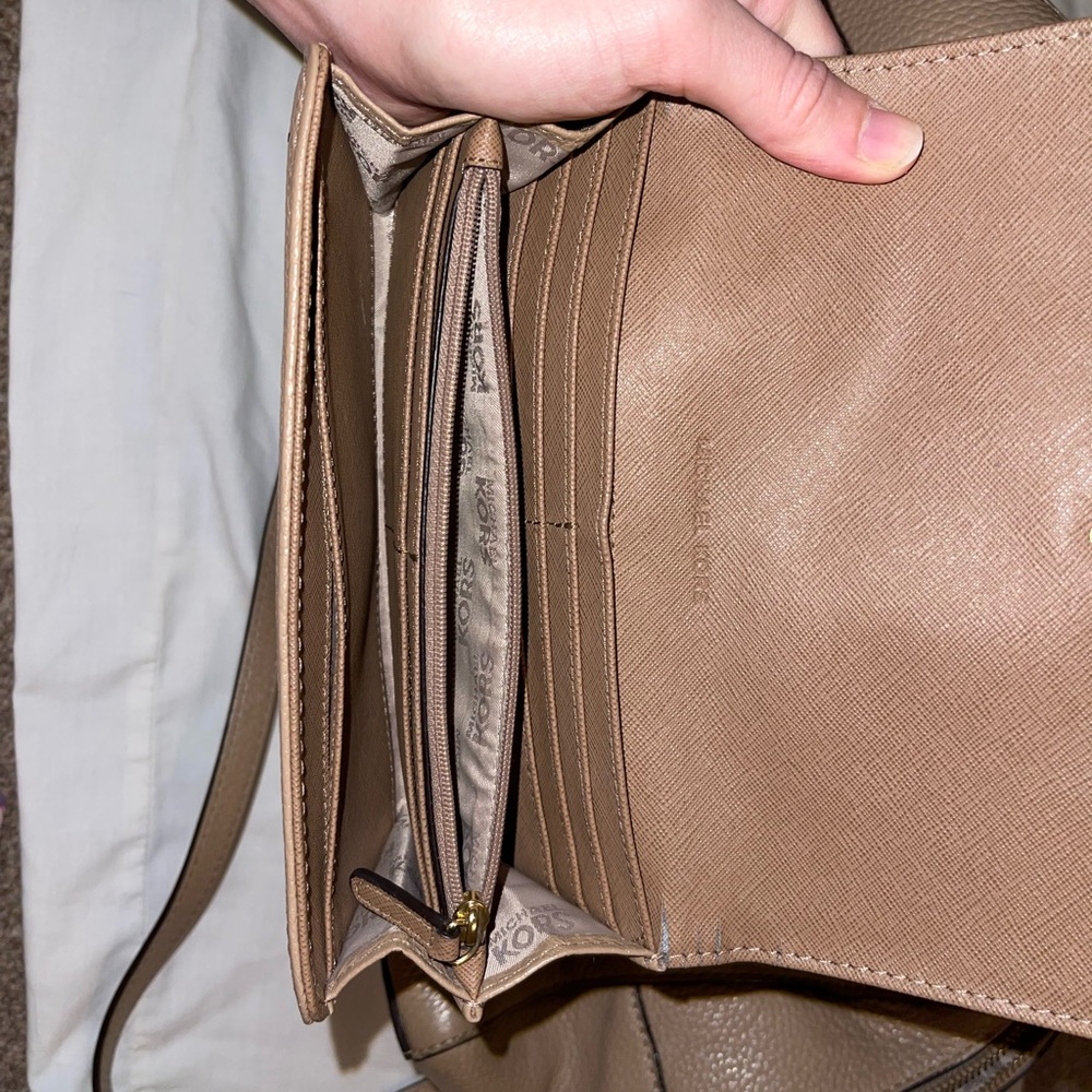 Nude Michael Kors Handbag amazing condition - Picture 4 of 9